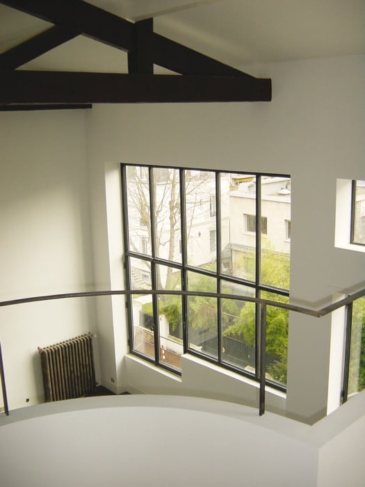 fenêtre acier verrière dans loft
